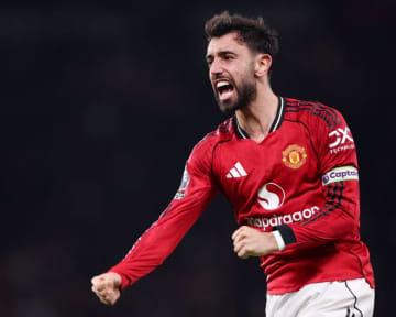 「朝から叫んだ」マンUのポルトガル代表MFが芸術的な直接FK弾！ ２戦連発となる鮮烈な一撃に脚光「ワールドクラスだわ」「本当にスーパーな選手」