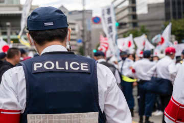 警察官になった同級生55歳が「退職金がすごい」と言っていました。警察官の退職金は具体的にいくら？民間企業と比べてどれくらい多いのでしょうか。