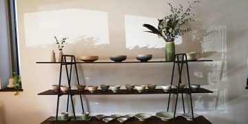 【Sunao Koizumi Ceramics】陶芸家・小泉すなおさんの展示会が浦安堀江で開催中♪ 2025年の集大成ともいえる展示会は、2025年12月17日(水)まで！  ＠どんぐりころころ「堀江フラワー通り」