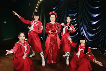 新しい学校のリーダーズが〝AI美空ひばり〟と「真赤な太陽」を熱唱　SUZUKA「胸いっぱい」