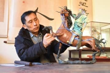 新年に向けた制作に勤しむ無形文化財「陳氏面塑」―河南省新郷市