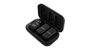 RØDE、スマホ/カメラ両対応の超小型マイク「ワイヤレス マイクロ カメラ キット」発売。ケースから出して即録音