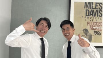 矢野燿大＆高津臣吾「監督時代はバチバチ感がありましたが…」　笑顔の“同級生”ショットに「素敵です」「懐かしいです」