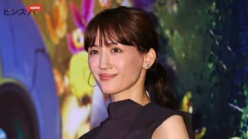 綾瀬はるか『べらぼう』メイク中姿が「美しすぎ」沸騰…恋人との“共演”も「不安ゼロ」と言われる理由