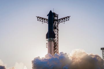 スペースX、2026年にIPOと報道–AI競争で宇宙にデータセンターを構築か