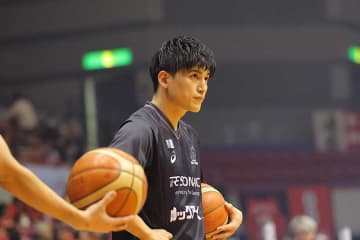 なぜ“西の強豪”から苦境の名門へ？　29歳PGの心を動かした「君に足りないのは…」のラブコール