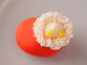 靴下の中に入ったのは？　和菓子職人の『クリスマス練り切り』に「発想が素敵」「子供が喜ぶ」