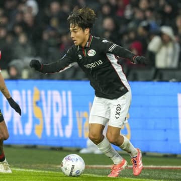 「非常に完成された選手だ」オランダで躍動する22歳日本代表MFを識者が絶賛！ 塩貝へのアシストで見せたファーストタッチには「100回でも見返せる」