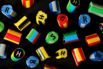 パパブブレ×『ハリー・ポッター』4寮モチーフや”組分け帽子”柄入りのキャンディ