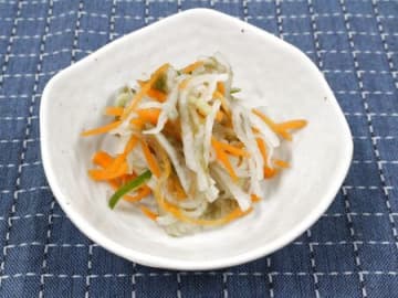 おせちの1品に！縁起物の昆布を使った、とろろ昆布入りなます