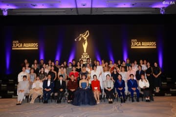 『JLPGAアワード2025』開催　“4冠”の佐久間朱莉、山下美夢有らが和装＆ドレス姿で百花繚乱