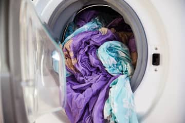 洗濯機に入れすぎるとどうなる？洗濯物の仕上がりを悪くするダメ行動７選