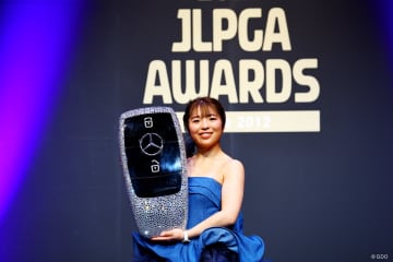 年間女王・佐久間朱莉が4冠「思い描いた以上にいいシーズン」 樋口久子に特別功労賞／JLPGAアワード