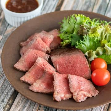 【多分ローストビーフの一番ウマい作り方】「炊飯器がシェフになった笑」「クリスマスはコレで行くぞ！」簡単なのに本格派！家族も喜ぶ豪華な肉レシピ