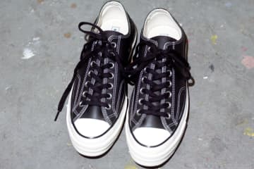 コンバース「オールスター LGCY」スムースレザーの黒スニーカー、ヴィンテージ風デザインで