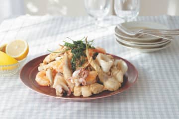 友人や家族が来たときに！ 気取りすぎない【ごちそうレシピ】3選「牛ステーキサラダ」「ミラノ風カツレツ」「魚介のイタリアンフリット」