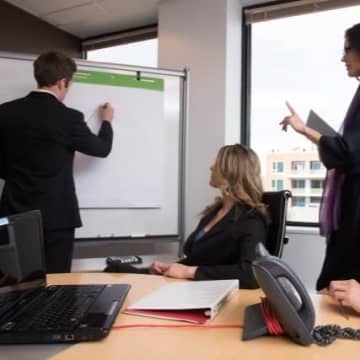 「働いて働いて働いて働いて働いて」よりも年収が上がる「ドイツ流 休み休み働く」極意とは？