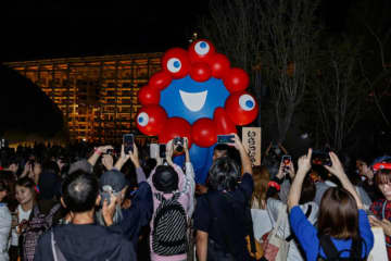 ミャクミャクの誕生から閉幕までの道のりをたどる！　「大阪・関西万博報道写真展」が“あべのハルカス”で開催