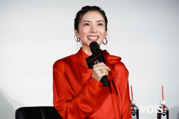 柴咲コウ「今年は激務だった」ストレス発散は激辛麺