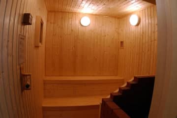 東京・赤坂の個室サウナで30代男女２人死亡　利用するタレントが語った高級店の〝盲点〟