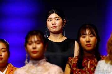 “先輩”山下美夢有から祝福と歓迎のハイタッチ 櫻井心那の米ツアー1年目は中国から？