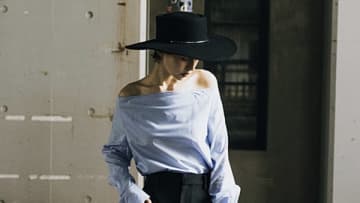 【明日なに着る？】ひかえめなのに「着飾って見える」甘くないキレイなブラウス