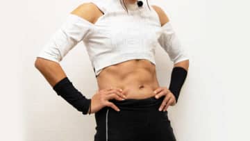 腹筋を鍛え続けて…腹を割る！1回8分、週2推奨