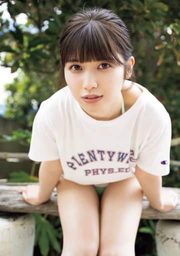 夏フェスで躍動した清純アイドル　海辺・露天風呂でスレンダーボディ魅せる！