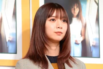 上白石萌歌　流行のシール帳デビュー「娘とシール交換して」の声も