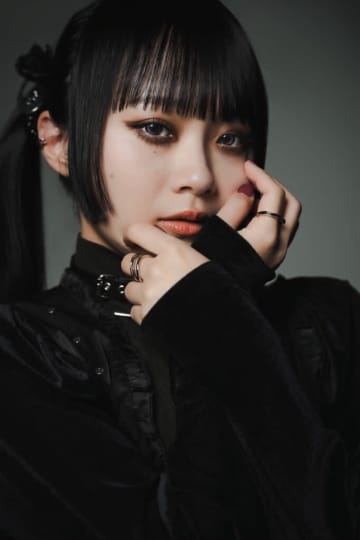 春咲暖、2026年にアーティストデビュー決定。1st シングル「リミナル」リリース