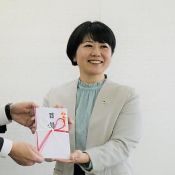 「イメージ悪すぎる」「ラブホ市長の汚名は消せない」「自己愛が強いだけ」と辛辣な声も。小川晶前市長、前橋市長選に出直し立候補の意向