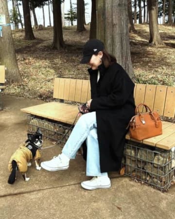 ロングコートに合うパンツは何？ コーデがあか抜ける正解パンツを解説