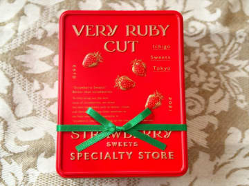 【品川】ときめきがつまった真っ赤なホリデー缶を「ベリールビーカット」で