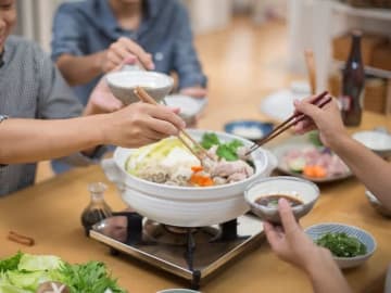 「鍋奉行の夫」が家族以外と鍋を囲んだら……。意外な“別の顔”を知った40歳妻の失望