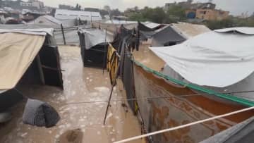 ガザ地区　暴風と豪雨…建物崩壊や避難テント浸水相次ぐ
