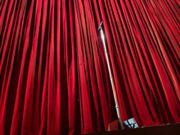 年末は笑って締めくくろう！テレビでもお馴染みのお笑い芸人がやってくる！「よしもとお笑いライブ」開催【12月30日/草津市】