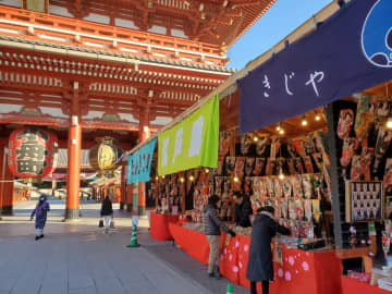 江戸時代から350年以上続く「歳の市（納めの観音）・羽子板市」が12月17～19日に浅草寺で開催