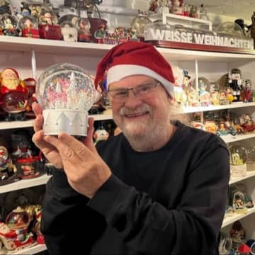 クリスマス目前、スノードームのコレクション世界記録が更新