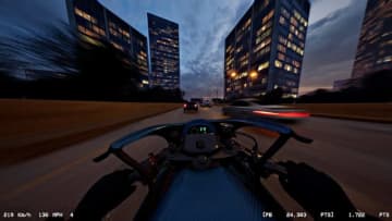 すり抜けや逆走でスリルを味わう高速バイクシム『LANESPLIT』2026年1月配信決定！