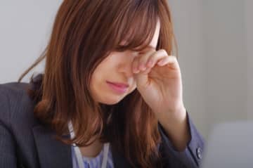 「サラ金あがりから言われたくない」と小馬鹿にされ…… 7歳年下の上司に過去の経歴を侮辱された女性