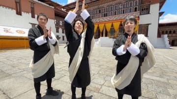 くるま＆ひろゆき＆東出の異国カラオケ大会は大盛り上がり？『世界の果てに、くるま置いてきた』12話