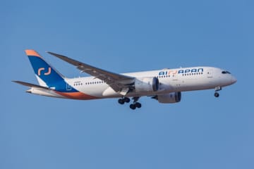 AirJapan、成田発2路線で機内イベント開催へ！ グッズガチャに試飲会、チェキ撮影も