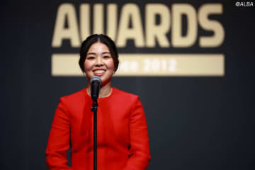 米2勝の山下美夢有は『敢闘賞』『JLPGA輝き賞』の2冠達成「来年も優勝を目指して頑張りたい」