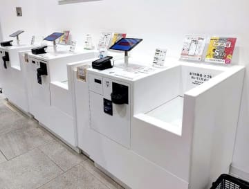 セルフレジは「有人レジ」に戻すべき？見つめ直される有人レジやセミセルフレジの長所