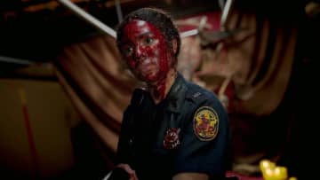 ホラーファン熱狂！出血量MAX！“アドレナリン全開の悪夢” 最悪の夜警から生還できるか？『MALUM 悪しき神』