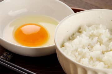 家庭でできる【最強においしい卵かけご飯】鳥羽周作シェフが伝授するコツは1に温度、では2は？