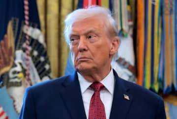 トランプ氏、ベネズエラを出入りする制裁対象の石油タンカーの「全面的かつ徹底的な封鎖」を命じる