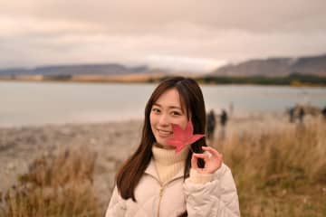 福士蒼汰が撮影のオフショット　楓の葉を手にする福原遥　屈託のない笑顔の宮沢氷魚　映画「楓」