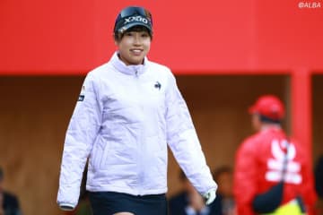 「そのままデビューして」 菅沼菜々がJLPGAアワードで“アイドル級ドレス姿”を披露