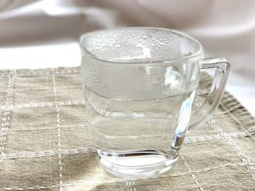 「白湯」を毎日飲む効果とは。免疫力が高まるってホント？いつ飲めばいい？正しい作り方も